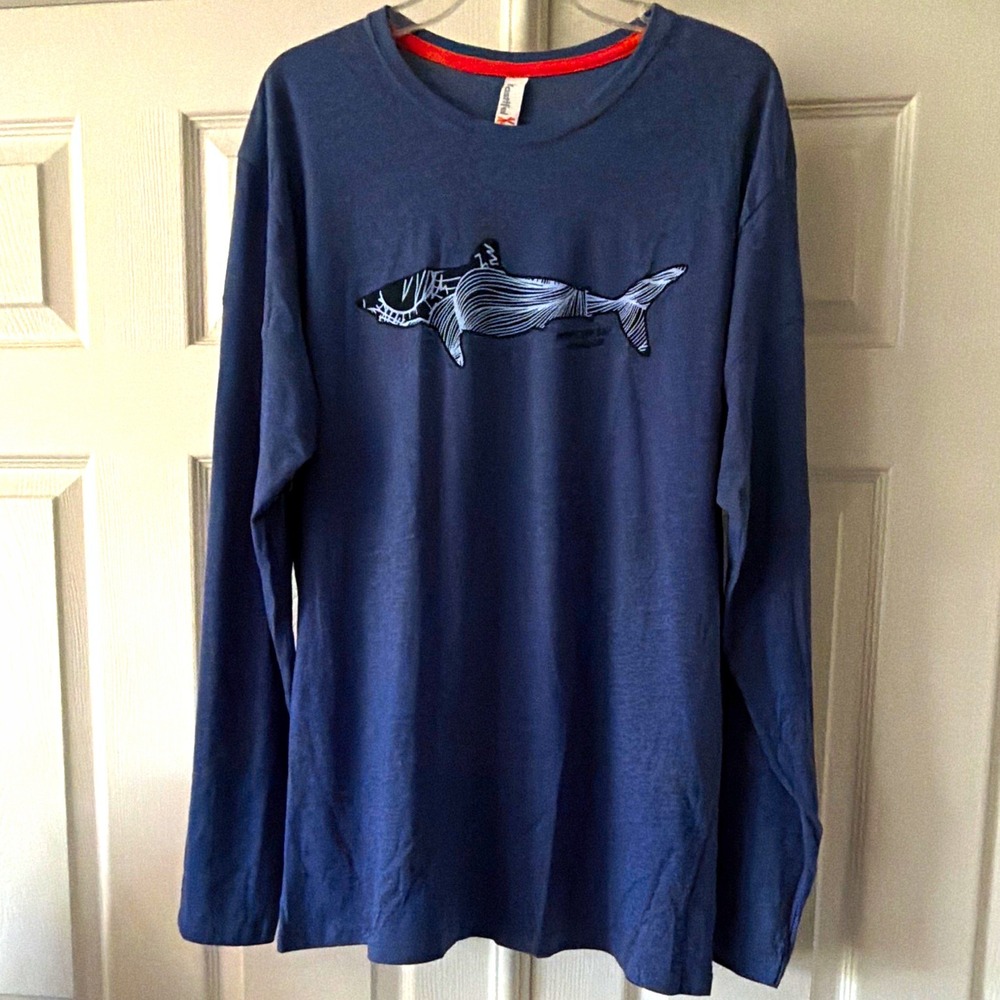 Monterey Bay Aquarium Shark Graphic Long Sleeve Crew Neck T-Shirt XL Kastlfel